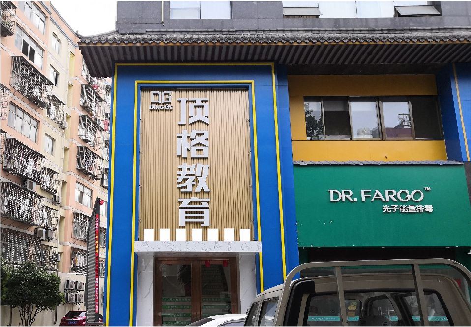 宁海门头设计要符合门店特色。